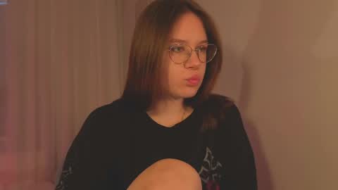 Snapshot of alice_miiiller chatting on 05-22-26, 12:00 Alice online show from 05-22-26, 12:00
