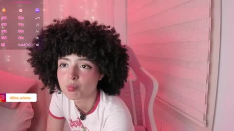 Snapshot of alice_wiinter chatting on 06-06-26, 06:12 Alice online show from 06-06-26, 06:12