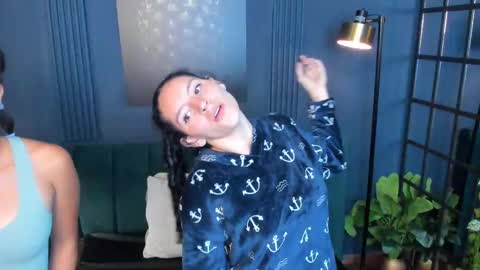 Snapshot of aliceandsia chatting on 09-12-25, 03:06 Alice and Asia online show from 09-12-25, 03:06