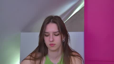 Snapshot of aliceatkin chatting on 06-21-26, 06:16 Alice online show from 06-21-26, 06:16