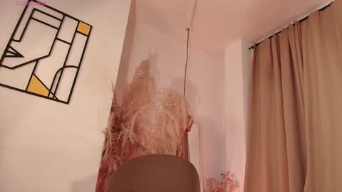 Snapshot of aliceblaker_ chatting on 10-18-25, 04:37 aliceblaker_ online show from 10-18-25, 04:37