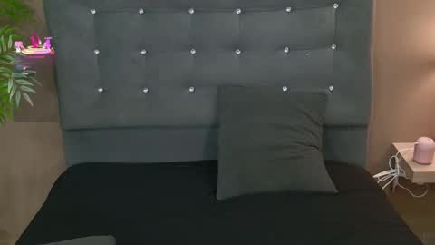 Snapshot of alicecamxxx chatting on 10-13-25, 03:28 alicecamxxx online show from 10-13-25, 03:28