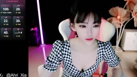 Snapshot of alicechina chatting on 05-15-26, 10:22 Alice online show from 05-15-26, 10:22