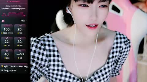 Snapshot of alicechina chatting on 05-17-26, 02:35 Alice online show from 05-17-26, 02:35