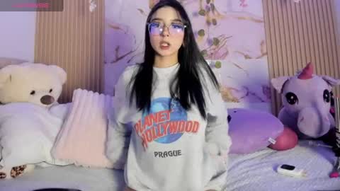 Snapshot of alicee1_ chatting on 08-07-26, 01:35 Aliice online show from 08-07-26, 01:35