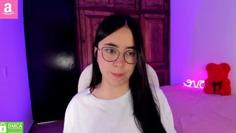 Snapshot of alicee_2 chatting on 05-11-26, 07:33 Aliceee .. 97YP9VWGZHrefnav wishlist lists 1 online show from 05-11-26, 07:33