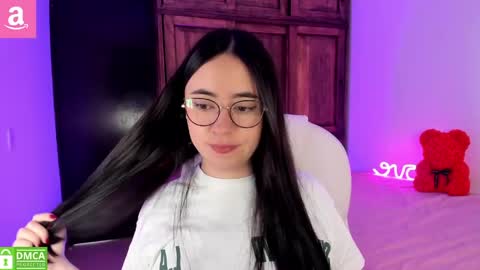 Snapshot of alicee_2 chatting on 05-15-26, 07:21 Aliceee .. 97YP9VWGZHrefnav wishlist lists 1 online show from 05-15-26, 07:21