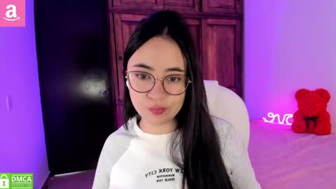 Snapshot of alicee_2 chatting on 05-17-26, 07:32 Aliceee .. 97YP9VWGZHrefnav wishlist lists 1 online show from 05-17-26, 07:32