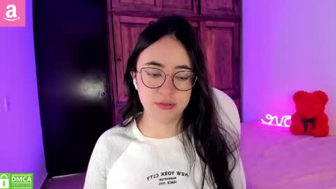 Snapshot of alicee_2 chatting on 05-19-26, 12:44 Aliceee .. 97YP9VWGZHrefnav wishlist lists 1 online show from 05-19-26, 12:44