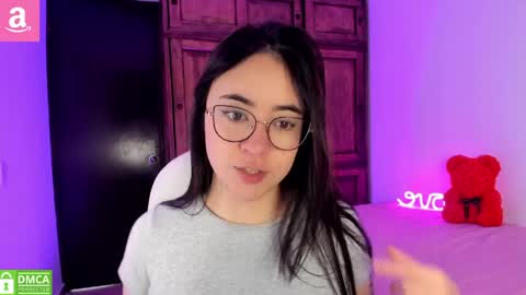 Snapshot of alicee_2 chatting on 05-25-26, 12:44 Aliceee .. 97YP9VWGZHrefnav wishlist lists 1 online show from 05-25-26, 12:44