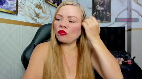 Snapshot of alicee_mature chatting on 06-26-26, 08:13 alicee online show from 06-26-26, 08:13