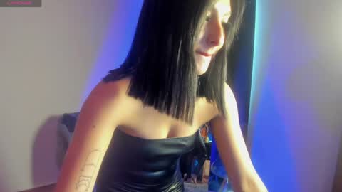 Snapshot of alicee_roos chatting on 04-23-26, 05:04 Alice online show from 04-23-26, 05:04