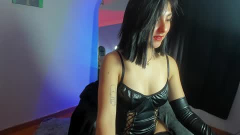 Snapshot of alicee_roos chatting on 05-19-26, 06:47 Alice online show from 05-19-26, 06:47