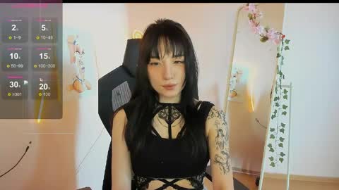 Snapshot of aliceeinwonderlanddd chatting on 05-09-26, 02:17 Alice online show from 05-09-26, 02:17