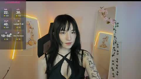 Snapshot of aliceeinwonderlanddd chatting on 05-10-26, 02:06 Alice online show from 05-10-26, 02:06