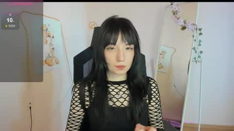 Snapshot of aliceeinwonderlanddd chatting on 05-13-26, 02:31 Alice online show from 05-13-26, 02:31