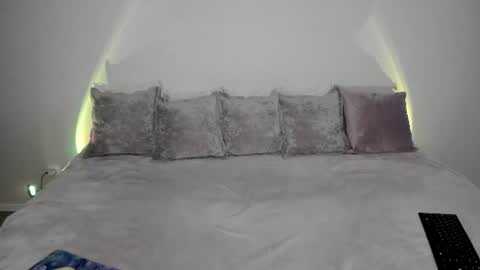 Snapshot of aliceeshy chatting on 06-25-26, 05:12 Alice online show from 06-25-26, 05:12