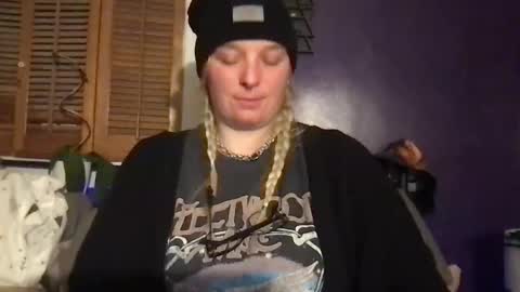 Snapshot of aliceinsmuttyland chatting on 01-08-26, 10:34 Alice online show from 01-08-26, 10:34