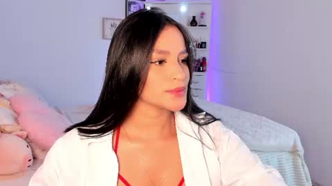 Snapshot of alicekiing_ chatting on 06-15-26, 05:31 ALICEKIING online show from 06-15-26, 05:31
