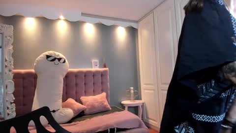 Snapshot of alicelee_ chatting on 02-18-26, 01:29 Alice online show from 02-18-26, 01:29