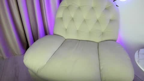 Snapshot of alicelevine chatting on 11-06-25, 05:08 AliceLevine online show from 11-06-25, 05:08