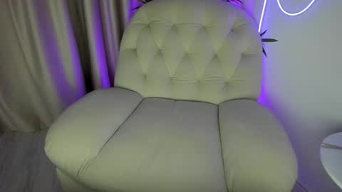 Snapshot of alicelevine chatting on 11-19-25, 05:18 AliceLevine online show from 11-19-25, 05:18