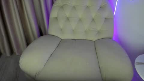 Snapshot of alicelevine chatting on 11-27-25, 05:09 AliceLevine online show from 11-27-25, 05:09