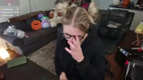 Alice Liddell online show from 10-29-25, 05:47