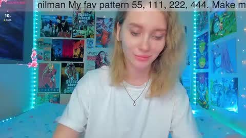 Snapshot of alicemilman chatting on 12-17-24, 02:22 Alice online show from 12-17-24, 02:22