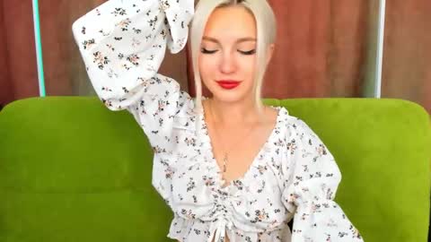 Snapshot of alicemonro chatting on 10-08-25, 08:23 alicemonro online show from 10-08-25, 08:23