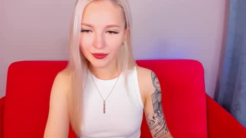 Snapshot of alicemonro chatting on 10-11-25, 08:35 alicemonro online show from 10-11-25, 08:35