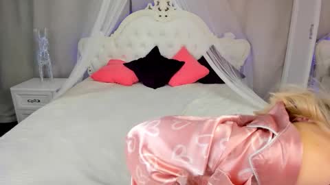 Snapshot of alicemonro chatting on 10-20-25, 08:26 alicemonro online show from 10-20-25, 08:26