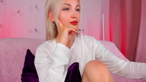 Snapshot of alicemonro chatting on 07-11-26, 01:52 alicemonro online show from 07-11-26, 01:52