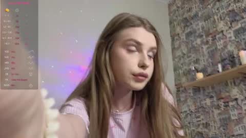 Snapshot of aliceparis69 chatting on 12-21-25, 04:03 Alice online show from 12-21-25, 04:03