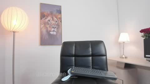 Snapshot of alicerosee___ chatting on 06-24-26, 11:04 alicerosee___ online show from 06-24-26, 11:04