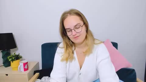 alicesensitive online show from 10-04-25, 06:22