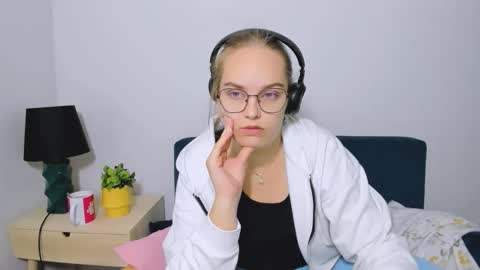 alicesensitive online show from 10-05-25, 04:22