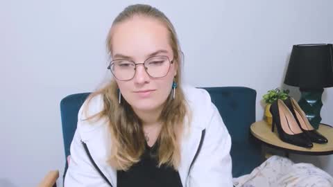 alicesensitive online show from 11-25-25, 04:29