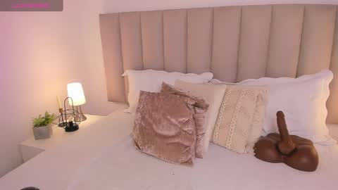 Snapshot of aliceveraa_ chatting on 03-03-25, 10:42 Alice Vera online show from 03-03-25, 10:42