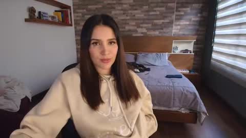 Snapshot of alicewillow chatting on 10-24-25, 09:11 Alice online show from 10-24-25, 09:11