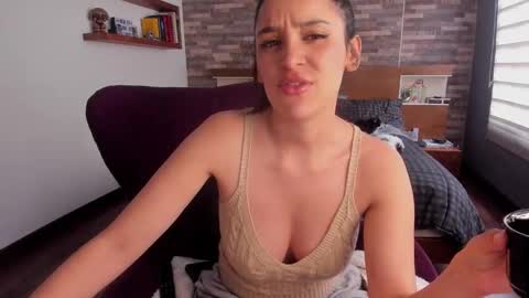 Snapshot of alicewillow chatting on 12-21-25, 05:53 Alice online show from 12-21-25, 05:53