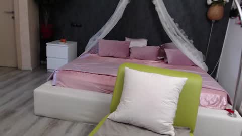 Snapshot of alicewiss chatting on 06-26-26, 07:57 alicewiss online show from 06-26-26, 07:57