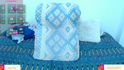 Snapshot of alicia_and_brandon chatting on 01-18-25, 11:55 CATALINA Y ANDRES online show from 01-18-25, 11:55