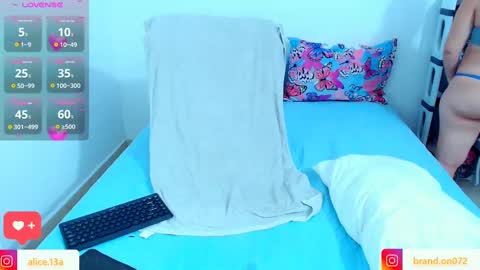 Snapshot of alicia_and_brandon chatting on 03-11-25, 11:15 CATALINA Y ANDRES online show from 03-11-25, 11:15