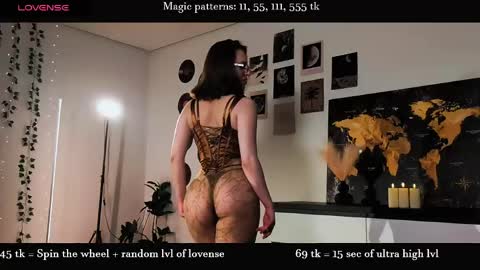 Snapshot of alicia_art_ chatting on 06-06-26, 06:12 Alicia online show from 06-06-26, 06:12