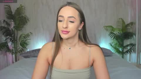 Snapshot of alicia_edwards chatting on 02-03-25, 01:52 Mia online show from 02-03-25, 01:52