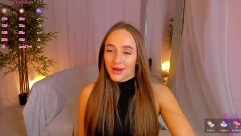 Snapshot of alicia_edwards chatting on 09-23-25, 02:03 Mia online show from 09-23-25, 02:03