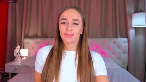 Snapshot of alicia_edwards chatting on 10-01-25, 01:44 Mia online show from 10-01-25, 01:44