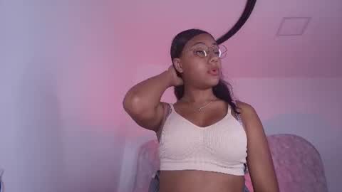 Snapshot of alicia_kyse chatting on 06-25-26, 05:12 Alicia Kyse online show from 06-25-26, 05:12