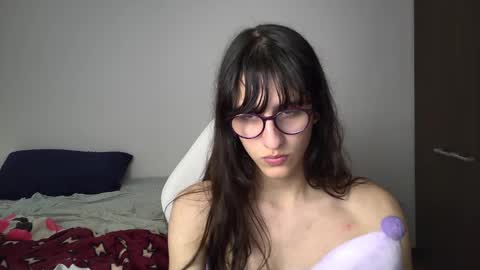 Snapshot of alicia_love29 chatting on 12-18-24, 03:58 Alice online show from 12-18-24, 03:58